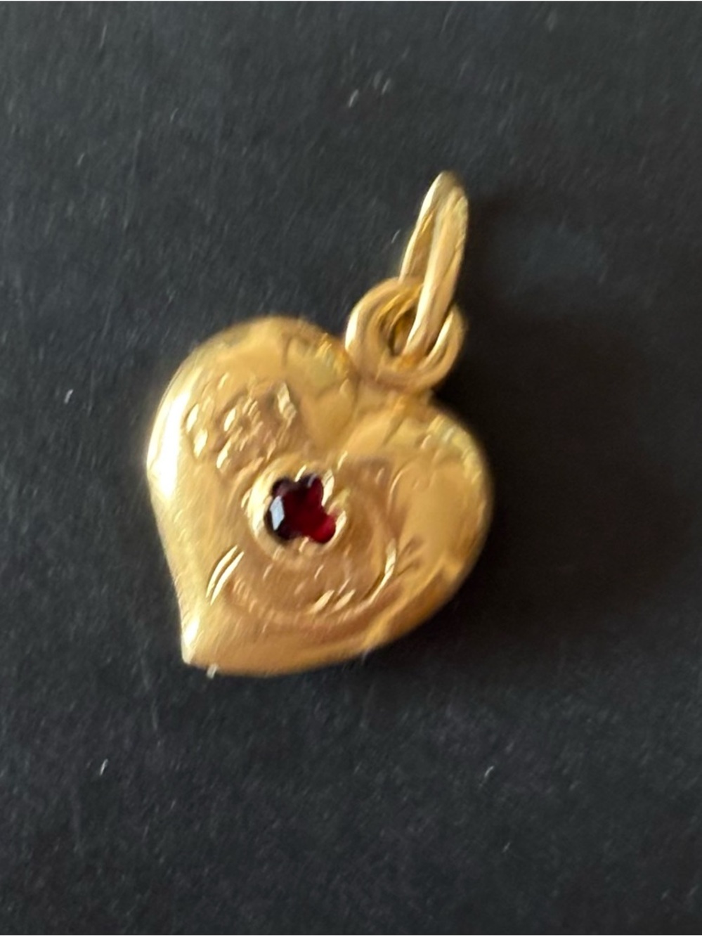 18K Vintage Gold Heart Pendant with Red Stone - Picture 3 of 6